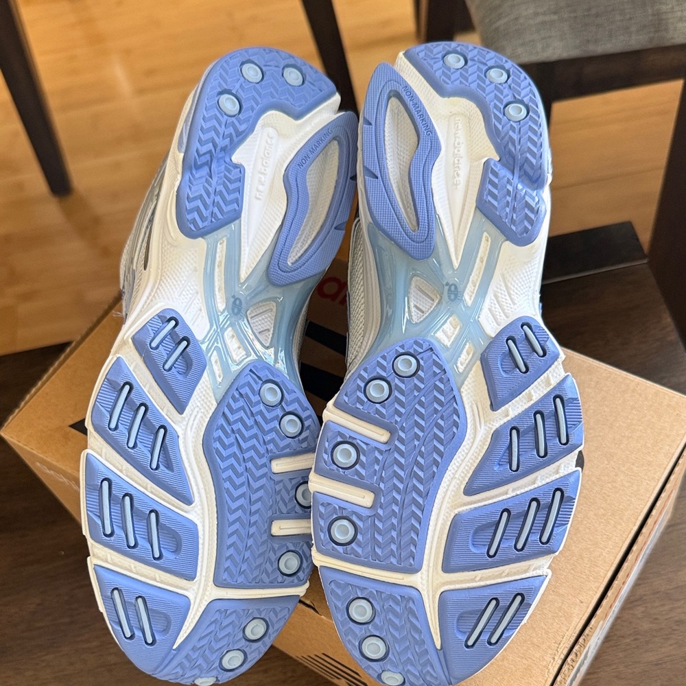 New Balance Women’s Lightweight Trainers - Picture 5 of 6